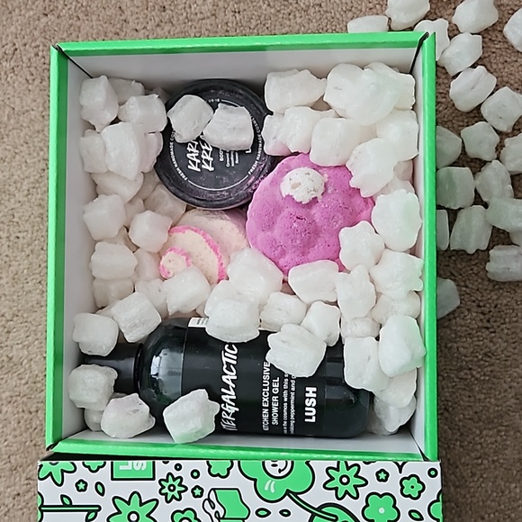 NEW Lush Cosmetics Nov 2023 Kitchen Box Intergalactic Comforter Karma Mrs Whippy - Picture 4 of 7